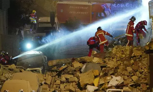 பிரான்ஸ் கட்டிட விபத்தில் 4 பேர் பலி: தொடரும் மீட்பு பணி