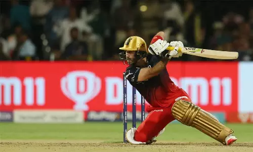 டூ பிளெசிஸ், மேக்ஸ்வெல் ருத்ரதாண்டவம்... 212 ரன்கள் குவித்தது ராயல் சேலஞ்சர்ஸ் பெங்களூரு