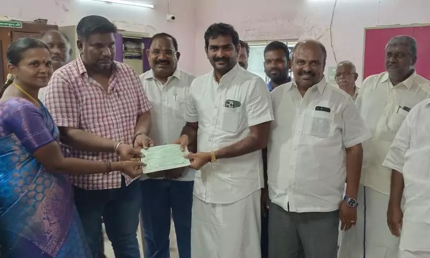 பூலாம்பாடியில் அடிப்படை வசதிகள் மேற்கொள்ள 3-ம் கட்ட நிதியாக ரூ.27 லட்சம் வழங்கப்பட்டது பூலாம்பாடியில் அடிப்படை வசதிகள் மேற்கொள்ள 3-ம் கட்ட நிதியாக ரூ.27 லட்சம் வழங்கப்பட்டது