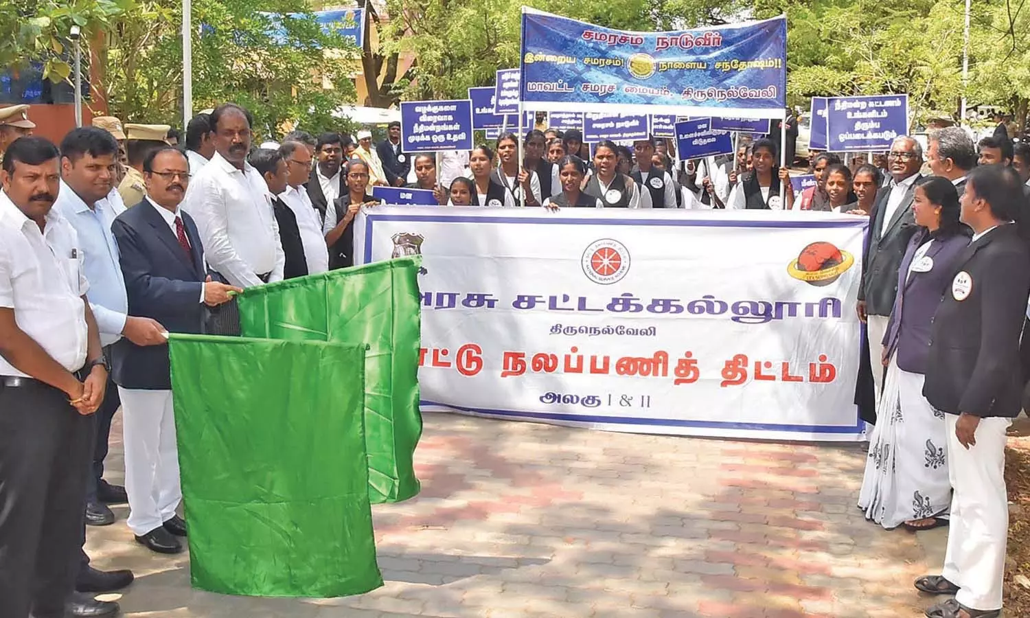 வழக்குகளை விரைந்து முடிக்க சமரச மையத்தை நாடுங்கள்- நெல்லை முதன்மை மாவட்ட நீதிபதி சீனிவாசன் வேண்டுகோள் வழக்குகளை விரைந்து முடிக்க சமரச மையத்தை நாடுங்கள்- நெல்லை முதன்மை மாவட்ட நீதிபதி சீனிவாசன் வேண்டுகோள்