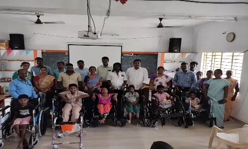 விக்கிரவாண்டியில்  மாற்றுத்திறனாளிகளுக்கு உபகரணங்கள் வழங்கும் விழா