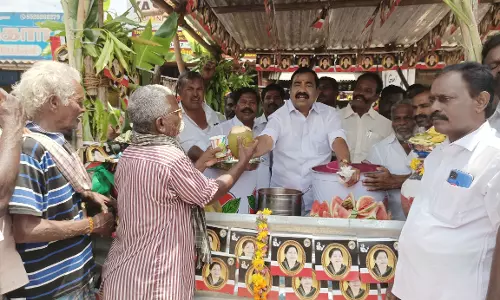 அ.தி.மு.க. சார்பாக தண்ணீர் பந்தல்