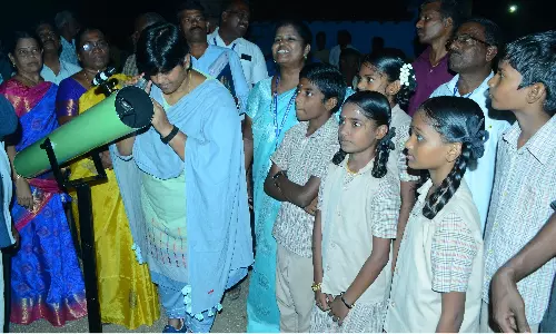 அரசு பள்ளி மாணவர்களால் தயாரிக்கப்பட்ட தொலைநோக்கி