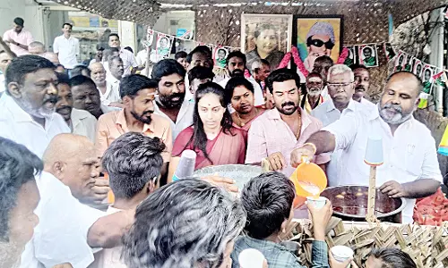 அ.தி.மு.க. சார்பில் நீர்மோர் பந்தல் திறப்பு