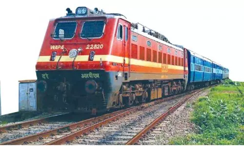 செங்கோட்டை ரெயில்  மாற்றுப்பாதையில் இயக்கம்