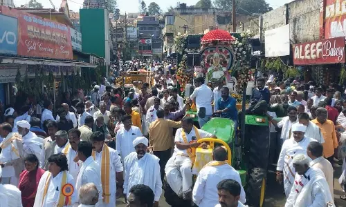 ஊட்டி மாரியம்மன் கோவிலில் தேர் பவனி