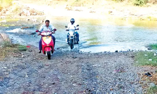 வாழப்பாடி அருகே வசிஷ்டநதியின் குறுக்கே  பாலம் அமைக்கப்படுமா?