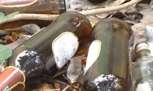 கோவையில் டாஸ்மாக் கடைகளில் குவிந்து கிடக்கும் காலி மது பாட்டில்களை உடனுக்குடன் அப்புறப்படுத்த ஊழியர்கள் வலியுறுத்தல்