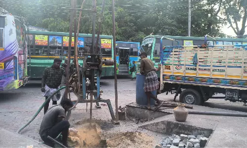 மேட்டுப்பாளையம் பஸ்நிலையத்தில் மண் பரிசோதனை