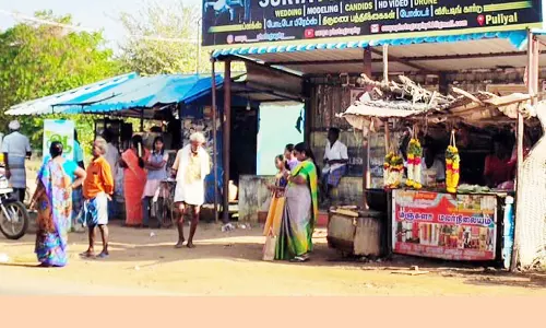 பயணிகள் நிழற்குடை ஆக்கிரமிப்பு