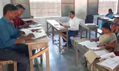 பிளஸ் 2 பொதுத்தேர்வு விடைத்தாள்கள் திருத்தும் பணி தொடங்கியது