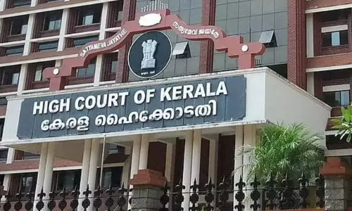 சிறுவர்கள் தீயில் குதிக்கும் நிகழ்ச்சிக்கு தடை விதிக்க வேண்டும்: கேரள ஐகோர்ட்டு 22-ந்தேதி விசாரணை