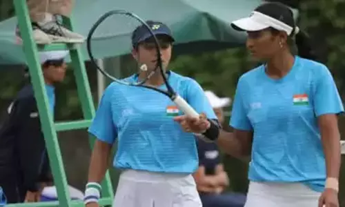 பில்லி ஜீன் கோப்பை டென்னிஸ்: இந்தியாவின் அங்கிதா ரெய்னா-ருதுஜா போசாலே கூட்டணி வெற்றி