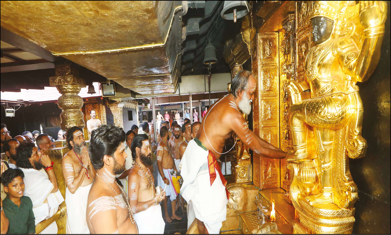 சபரிமலை ஐயப்பன் கோவில் நடை திறப்பு: 19-ந்தேதி வரை பூஜைகள் நடக்கிறது