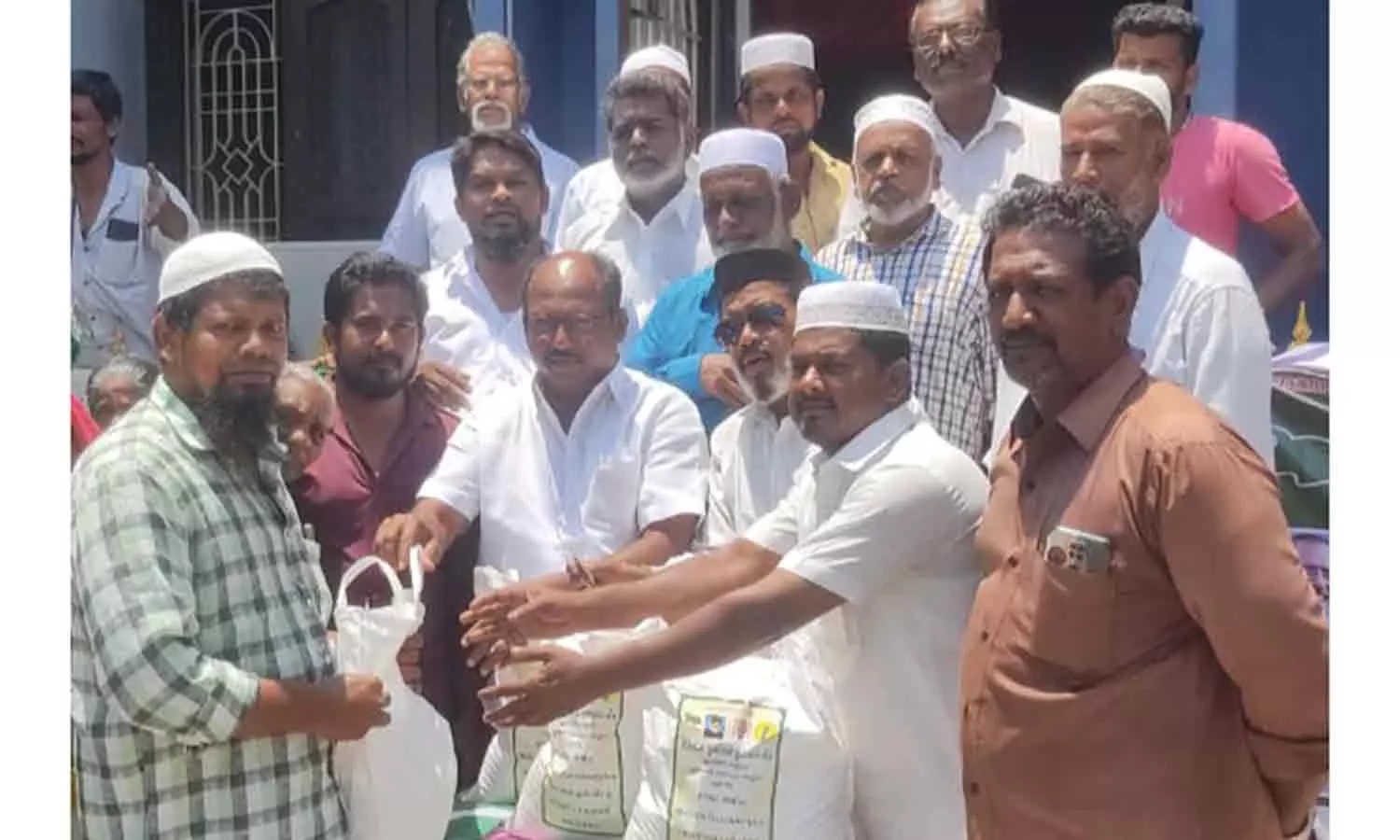 இந்திய யூனியன் முஸ்லிம் லீக் சார்பில் நலத்திட்ட உதவிகள் இந்திய யூனியன் முஸ்லிம் லீக் சார்பில் நலத்திட்ட உதவிகள்