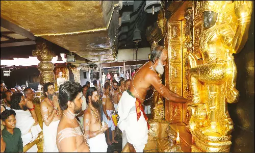 சபரிமலை ஐயப்பன் கோவில் நடை திறப்பு: 19-ந்தேதி வரை பூஜைகள் நடக்கிறது