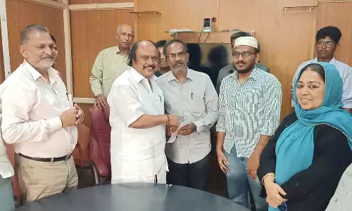 பள்ளிவாசல்களுக்கு நிதி-அனிபால் கென்னடி எம்.எல்.ஏ. வழங்கினார்