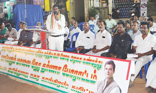 மார்த்தாண்டத்தில் காங்கிரஸ் கட்சி சார்பில் மாலை நேர தர்ணா - விஜய் வசந்த் எம்.பி பங்கேற்பு