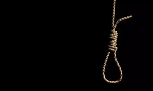 ராஜாக்கமங்கலம் அருகே பட்டதாரி பெண் தூக்கு போட்டு தற்கொலை