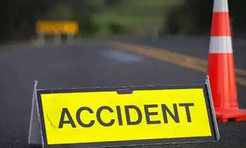 மோட்டார் சைக்கிள்கள் மோதி 2 பேர் படுகாயம்