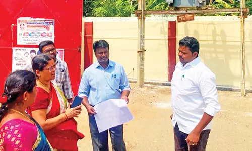 ஆவராங்காடு வார சந்தை வளாகத்தில்கடைகள் கட்டுவதற்கு ஆய்வு பணி