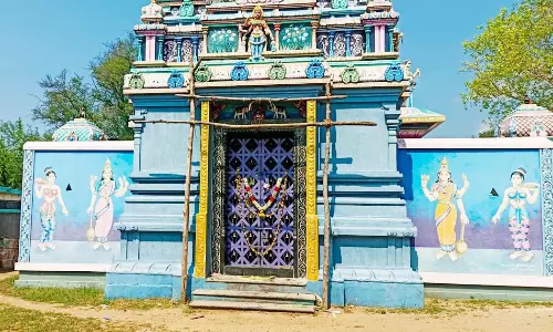 ராஜபாளையத்தில் கோவிலை பூட்டி சீல்வைத்த மர்மநபர்கள்- போலீசார் விசாரணை