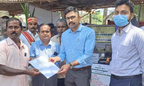 ஊத்துக்குளியில் பயனாளிகளுக்கு நல உதவி - கலெக்டர் வழங்கினார்