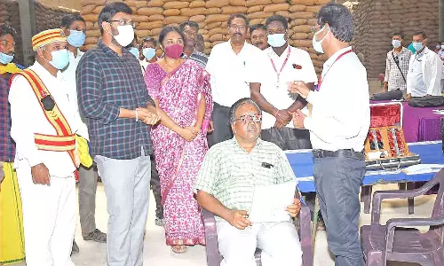 மருத்துவ முகாமை கலெக்டர் திடீர் ஆய்வு