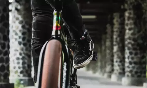 தாயார் பற்றி பாட்டியிடம் புகார் கூற 130 கி.மீ சைக்கிளில் பயணித்த சிறுவன்