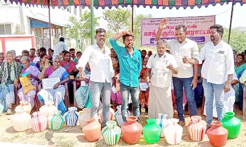 காலிக்குடங்களுடன் கிராமமக்கள் காத்திருப்பு போராட்டம்