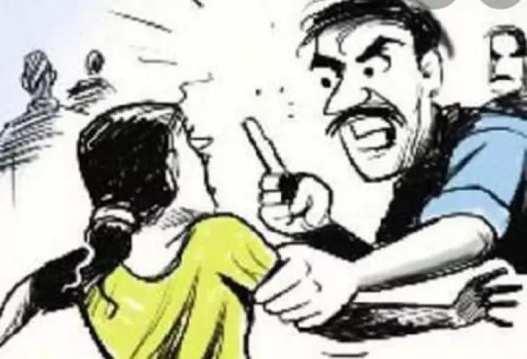 இளம்பெண்கள் மீது தாக்குதல் இளம்பெண்கள் மீது தாக்குதல்