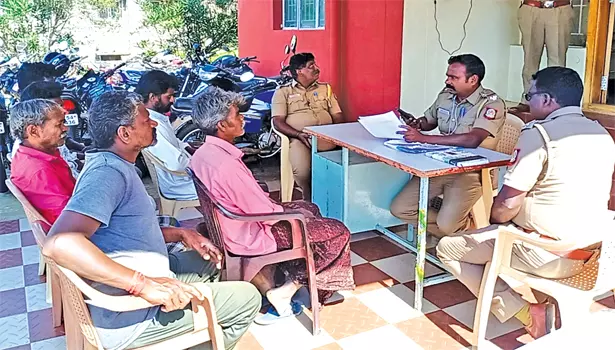 ஏற்காடு போலீஸ் நிலையத்தில் பெட்டிசன் மேளா ஏற்காடு போலீஸ் நிலையத்தில் பெட்டிசன் மேளா