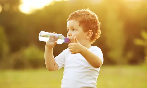 கோடை காலத்தில் குழந்தைகளை பாதுகாப்பது எப்படி?