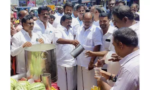 அண்ணாசாலையில்  நீர்மோர் பந்தல்-எதிர்கட்சி தலைவர் சிவா தொடங்கி வைத்தார்