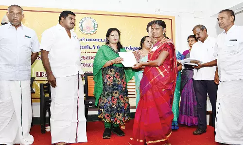 தேனி மாவட்டத்தில் அரசு பொதுத் தேர்வு எழுதாத மாணவர்களை கண்டறியும் பணி