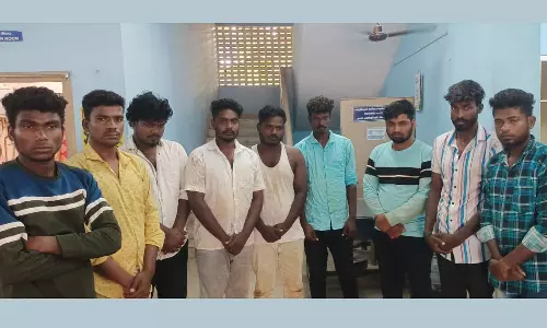 புதுவை போலீசாரை தாக்கிய தமிழக வாலிபர்கள் 9 பேர் கைது