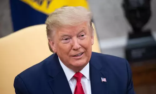 ஆபாச நடிகை வழக்கில் சாட்சியம்: வக்கீலிடம் ரூ.4 ஆயிரம் கோடி நஷ்டஈடு கேட்கும் டிரம்ப்