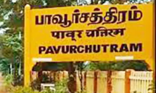 பாவூர்சத்திரத்தில் சர்வீஸ் ரோட்டில் பறக்கும் புழுதியால் வாகன ஓட்டிகள் அவதி - கலெக்டரிடம் புகார்