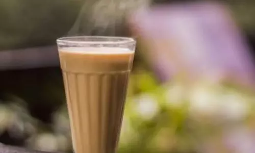 மனைவி மீது சூடான டீயை ஊற்றிய கணவர்