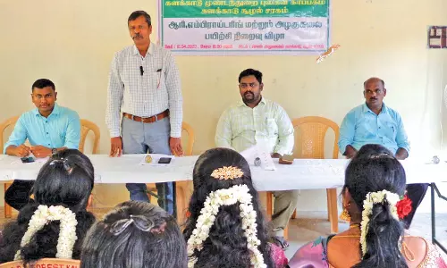 களக்காட்டில் வனத்துறை சார்பில் பெண்களுக்கு தையல், அழகுகலை பயிற்சி