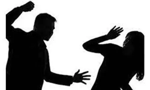 பெரியகுளம் அருகே கணவர் தாக்கியதால் கலைந்த மனைவியின் கரு