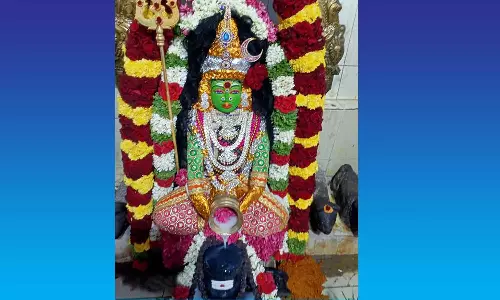 வேலூர் செங்காநத்தம் மலையில் சிவன்-பார்வதி உருவத்தில் காலபைரவர்