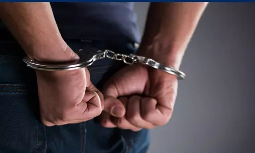 6 ½ பவுன் செயின் பறித்த வாலிபர் கைது