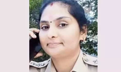 ரூ.10 லட்சம் வழிப்பறி வழக்கு- மதுரை பெண் போலீஸ் இன்ஸ்பெக்டர் டிஸ்மிஸ்