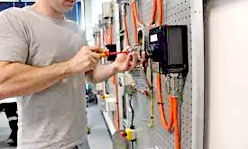 மின் பணியாளர்களுக்கு பாதுகாப்பு பயிற்சி