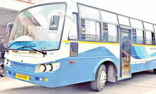 ஓடும் பஸ்சில் கண்டக்டருக்கு திடீர் உடல்நலக்குறைவு