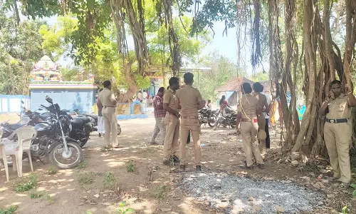 தரிசனத்துக்கு பட்டியல் இன மக்களுக்கு அனுமதி மறுப்பு : கோவிலை பூட்டி சீல் வைத்த போலீசார்