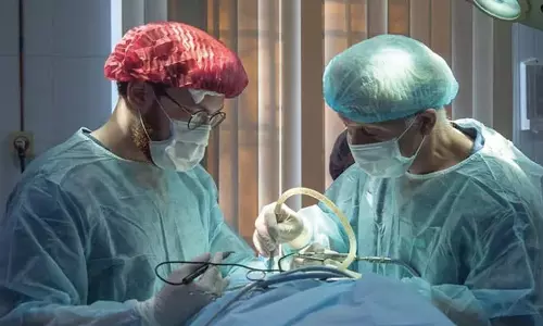 புற்றுநோயால் பாதிப்பு: பெண்ணுக்கு கை தசையை நாக்கில் பொருத்தி சாதனை