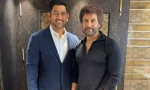 ஆதித்த கரிகாலனை சந்தித்த டோனி.. இது எப்ப..?