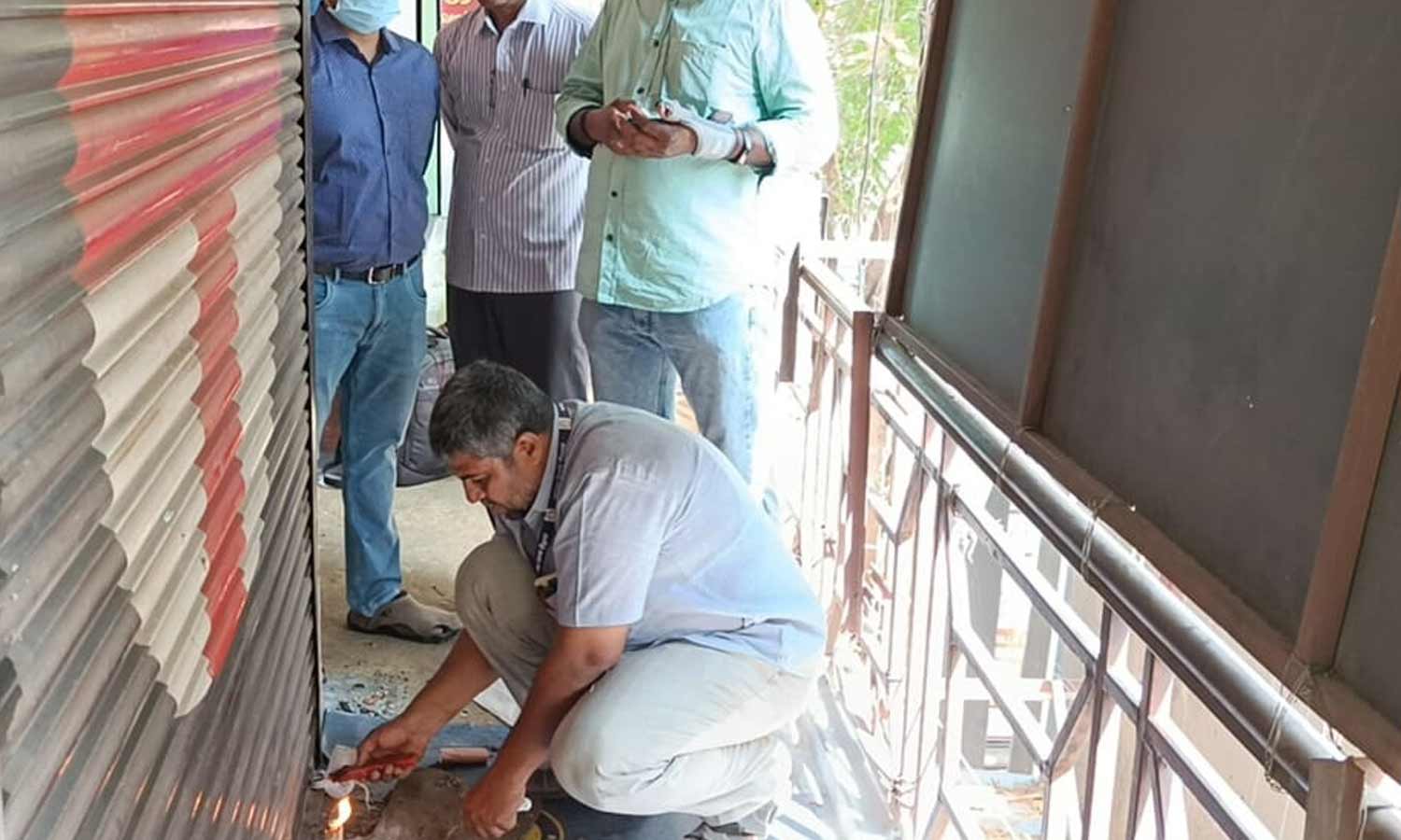 கடந்த 2 மாதத்தில் திருப்பூர் மாவட்டத்தில் முறைகேடாக செயல்பட்ட 13 கிளினீக்குகளுக்கு 'சீல்'